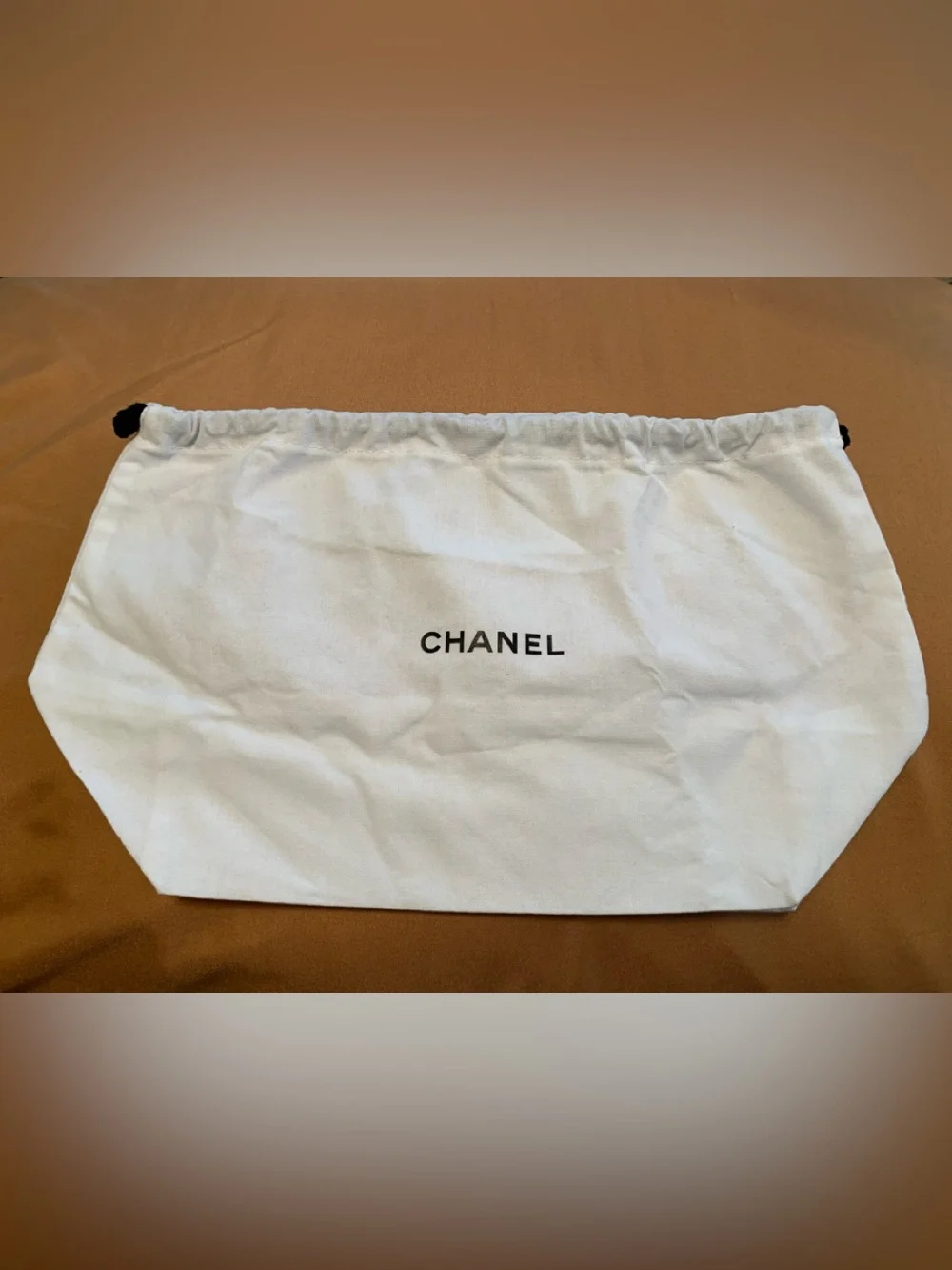 CHANEL white smaller oblong drawstring dust bag VVGUC++
